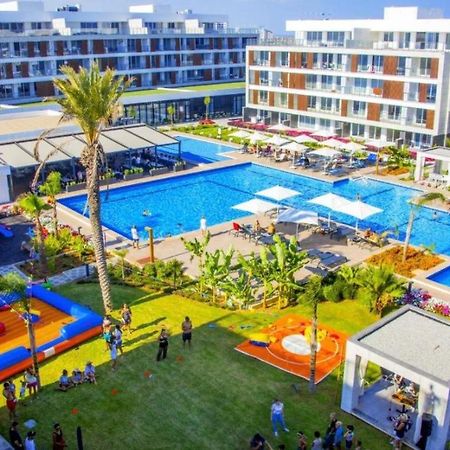 คอร์ตยาร์ด ลอง บีช ฮอลิเดย์ รีสอร์ต Aparthotel Iskele District  ภายนอก รูปภาพ